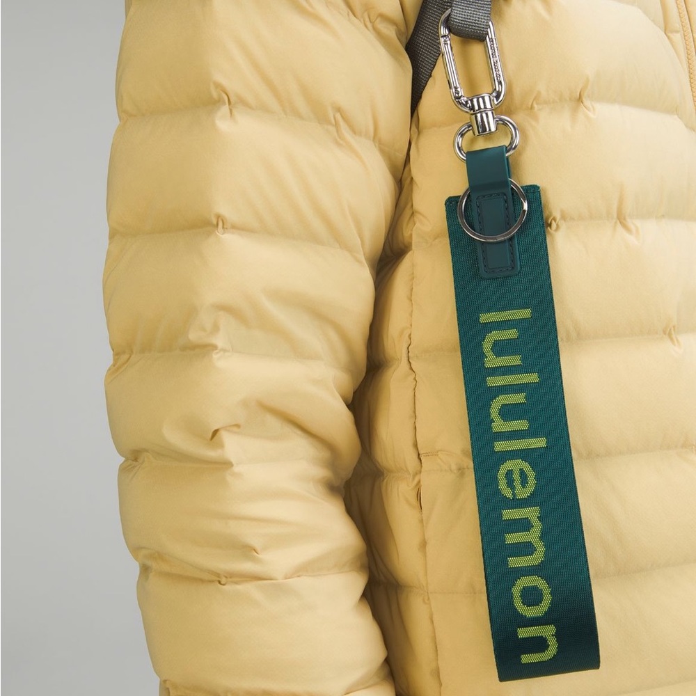 ✨Sold✨Lululemon • Never Lost Keychain - Picture 2 of 4
